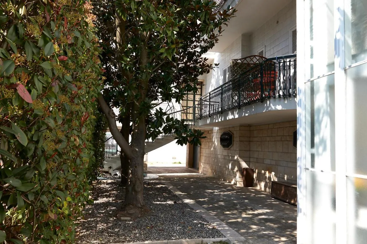 Il Giardino Di Flora Con Piscina Hotel Lecce Vendégház