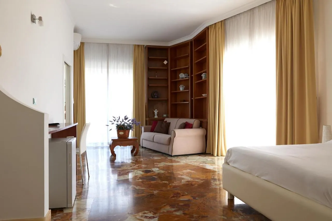 Hotel Il Giardino Di Flora Con Piscina à Lecce Italie
