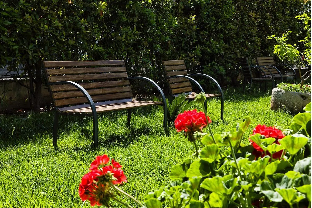 Il Giardino Di Flora Con Piscina Hotel Lecce 0*,  Olaszország