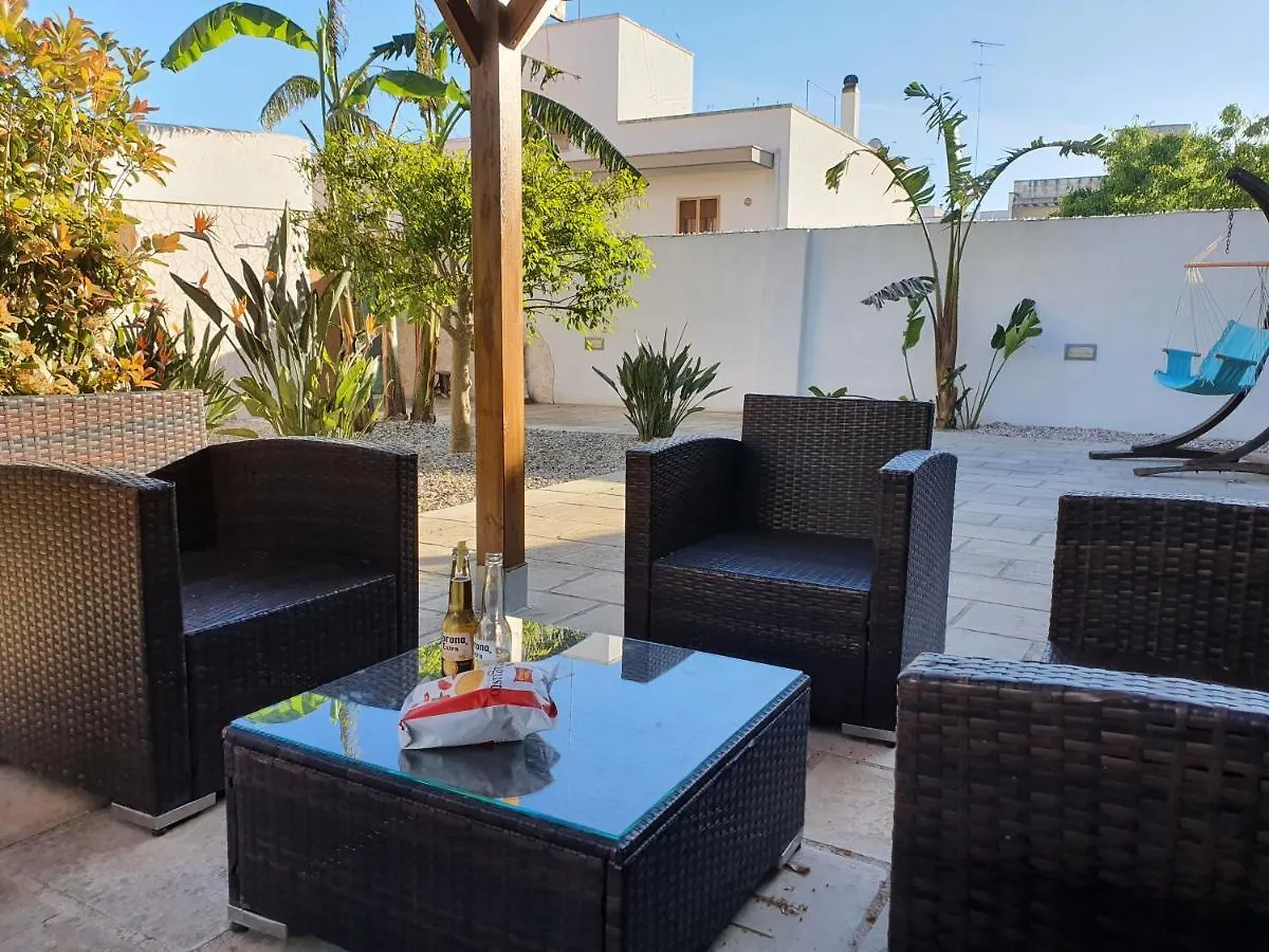 Il Giardino Di Flora Con Piscina Hotel Lecce Vendégház