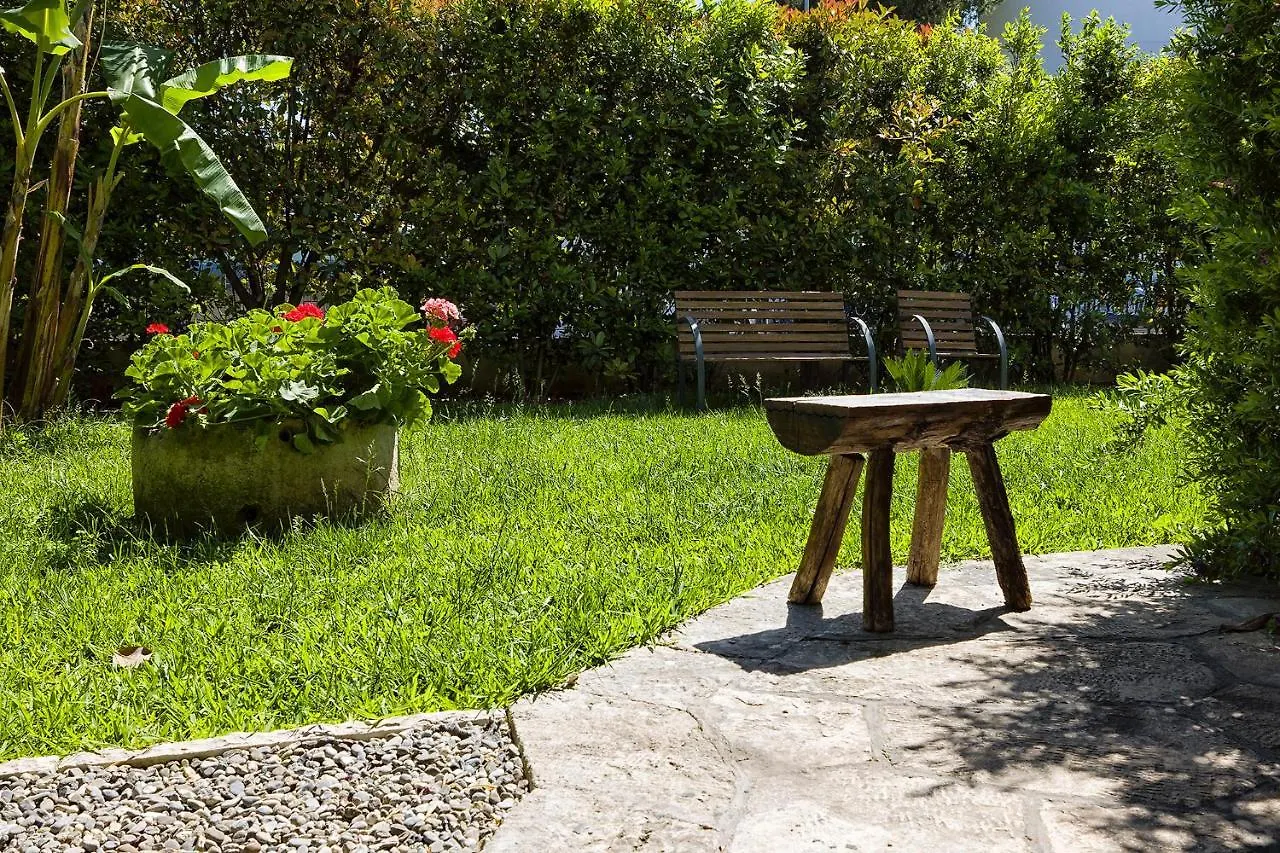 Hotel Il Giardino Di Flora Con Piscina à Lecce Maison d'hôtes