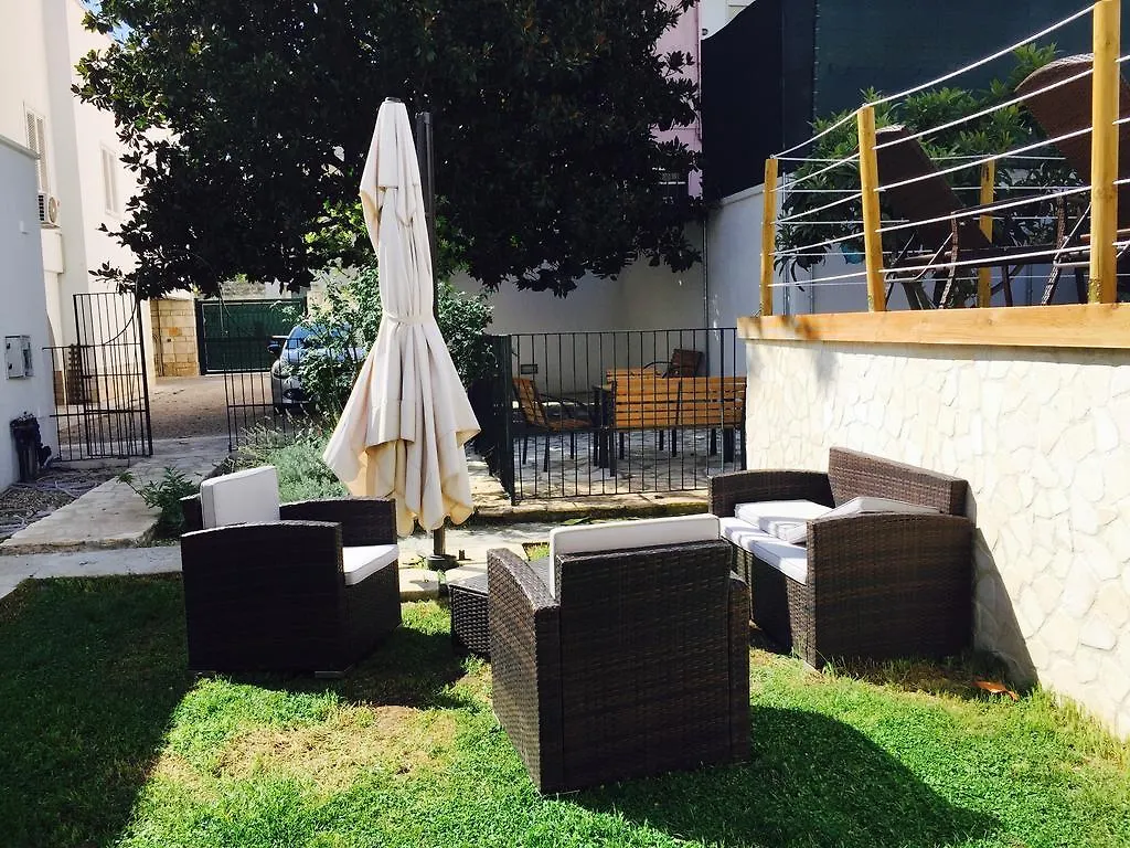 Il Giardino Di Flora Con Piscina Hotel Lecce Vendégház