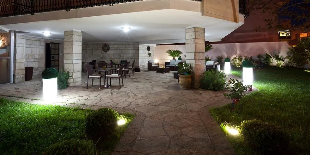 Il Giardino Di Flora Con Piscina Hotel Lecce Vendégház